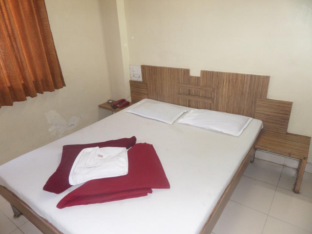 Hotel Sai Ratna Nashik Δωμάτιο φωτογραφία