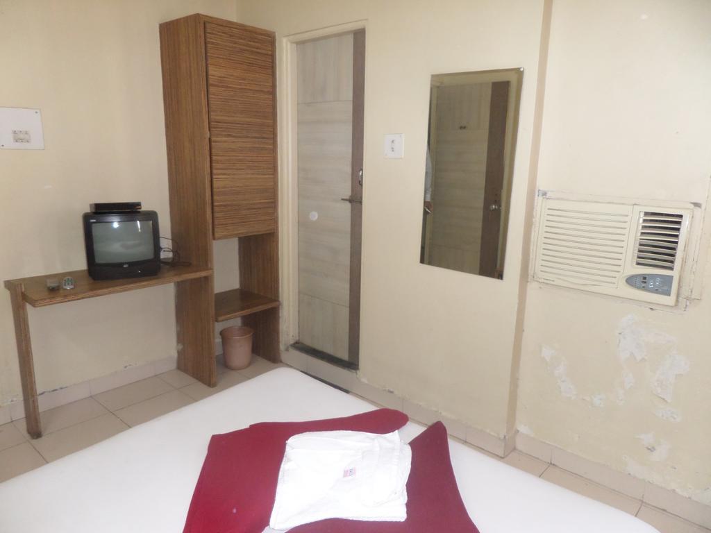 Hotel Sai Ratna Nashik Δωμάτιο φωτογραφία